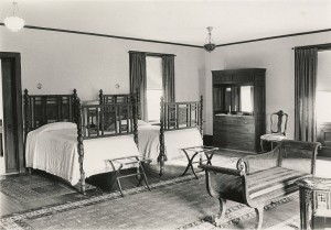 The_Deanery,_Interior_View,_Miss_Garrett's_Bedroom,_Bryn_Mawr_College